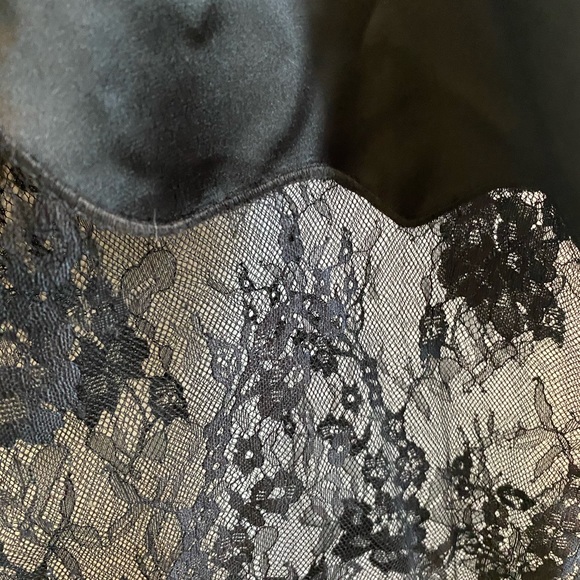 Slip dress with lace hem - Picture 4 of 4